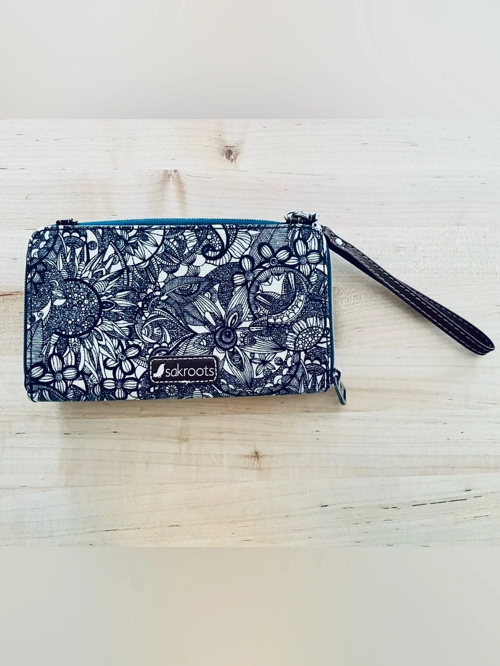 Sakroots Large Navy Blue/Brown Smartphone Crossbody Wallet